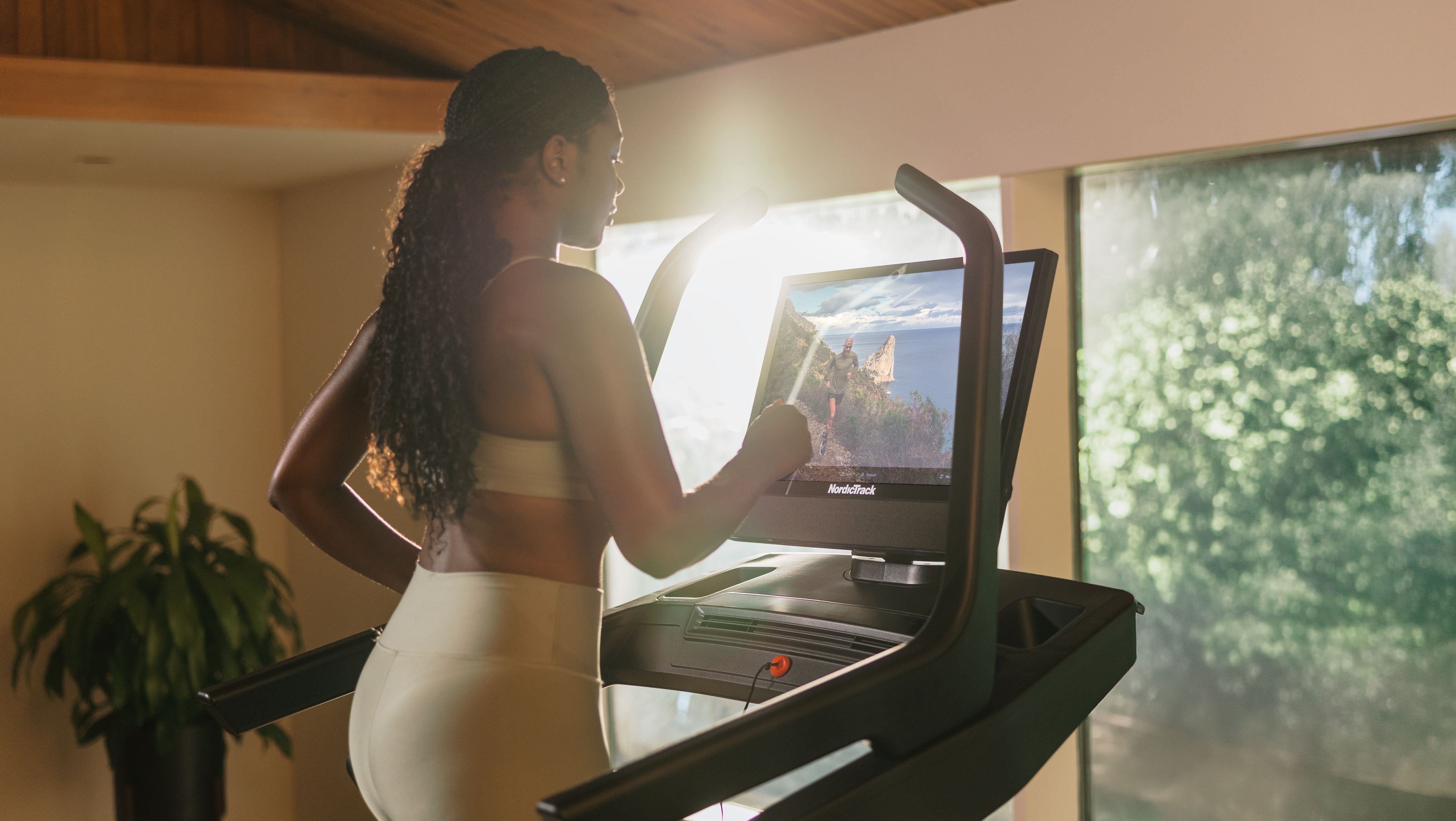 SmartAdjust personalizes every treadmill session in real time, adapting speed and incline as members train so the workout fits them, not the other way around.