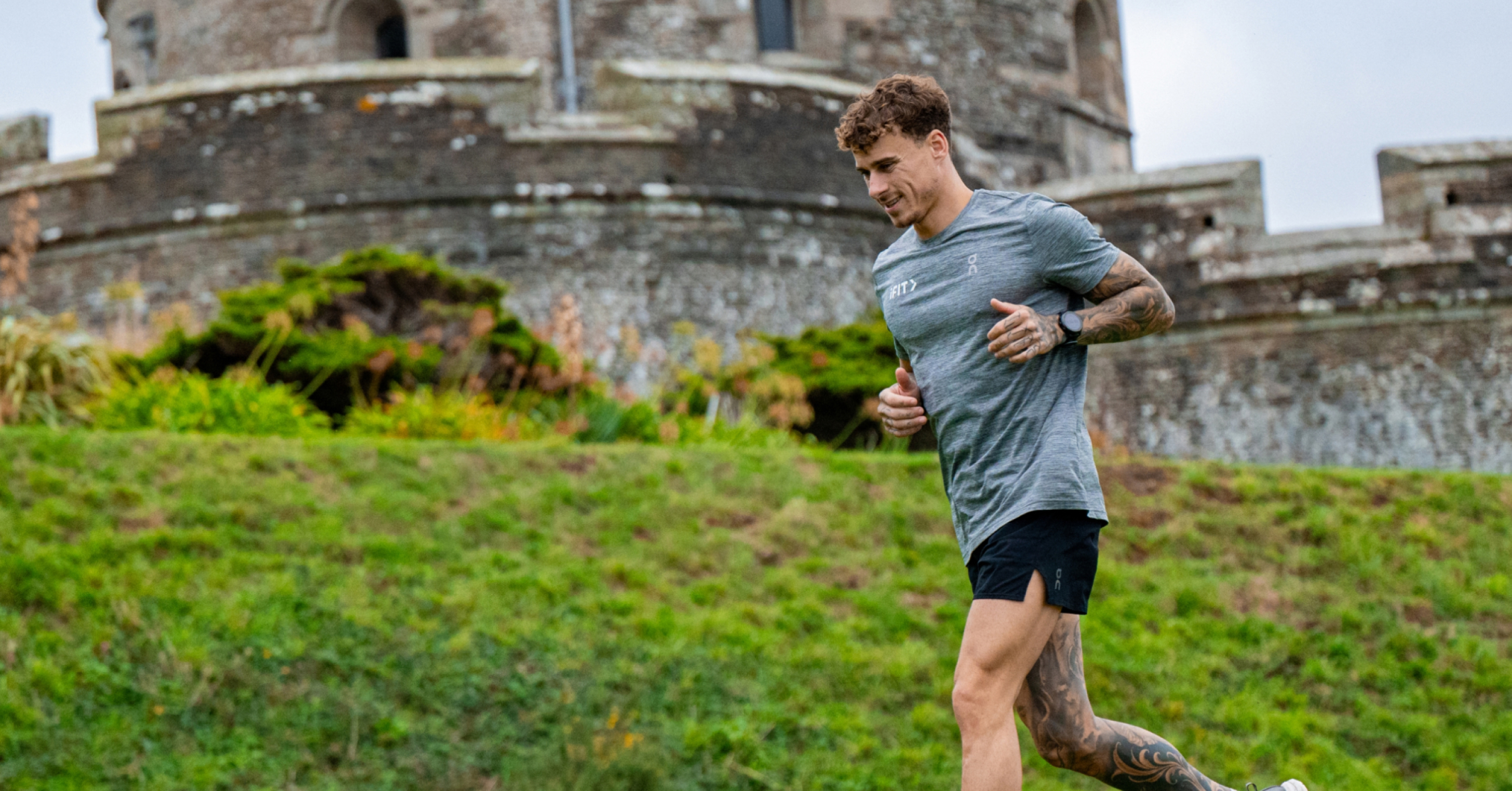 iFIT Trainer Kori Sampson running in the UK during a progressive speed workout