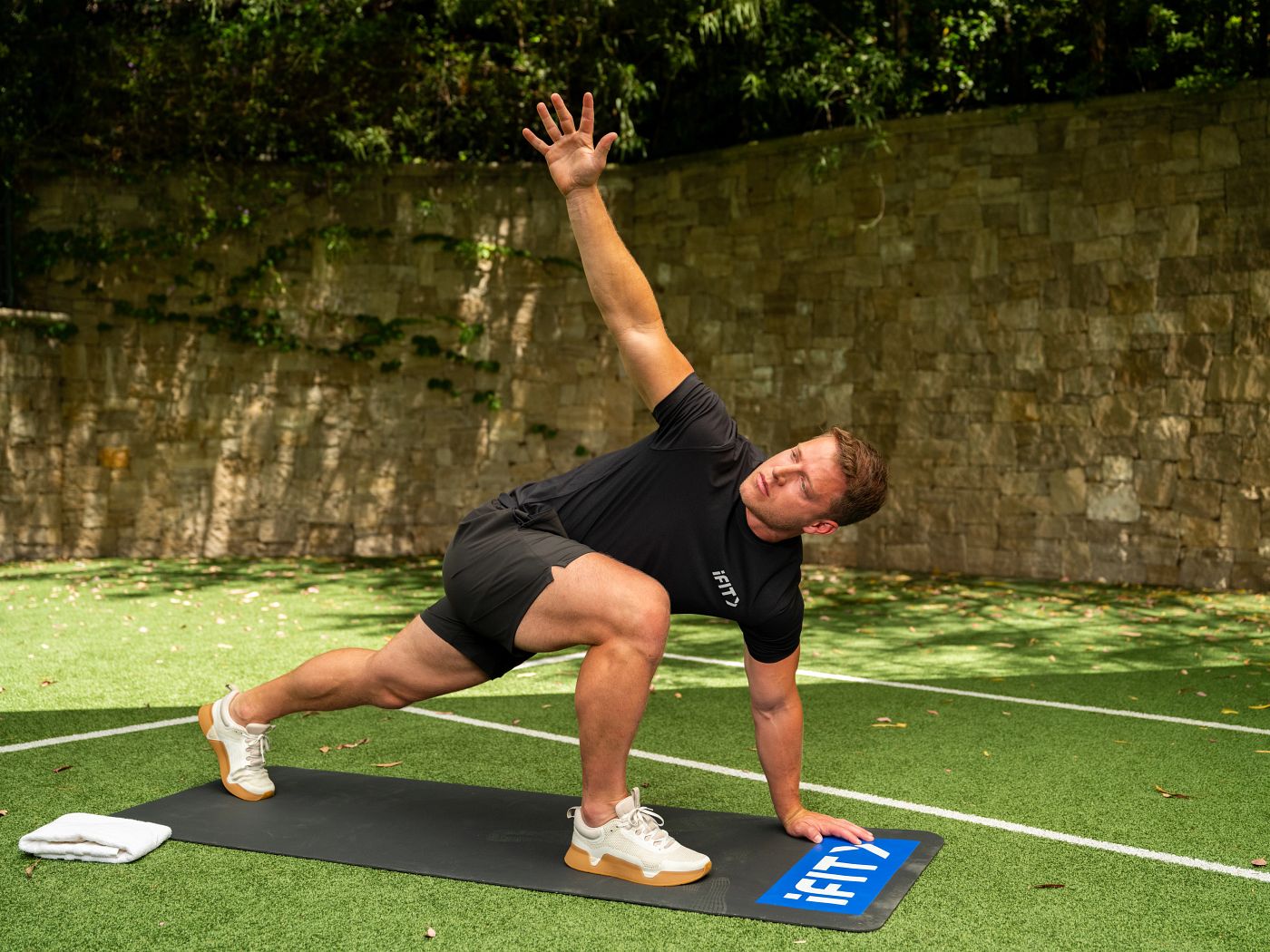 Athlete performing a controlled bodyweight lunge during a functional strength workout