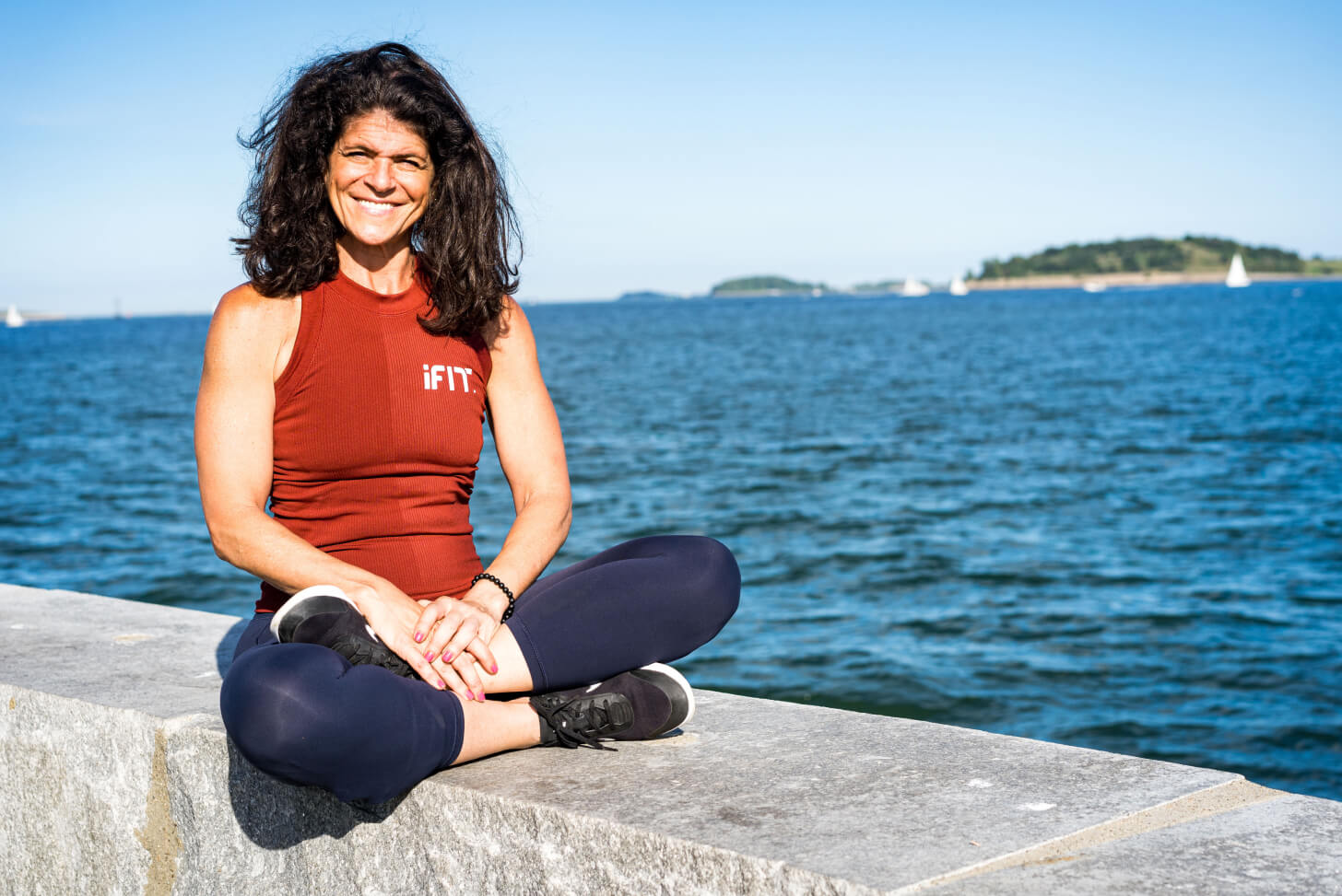 iFIT Guide Dr. Eva Selhub coaches a walking workout iFIT Guide Dr. Eva Selhub coaches a walking class