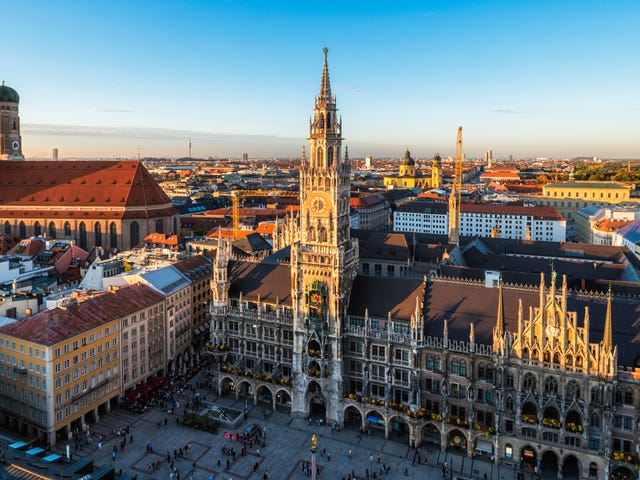 Luftaufnahme auf die Marienkirche in München