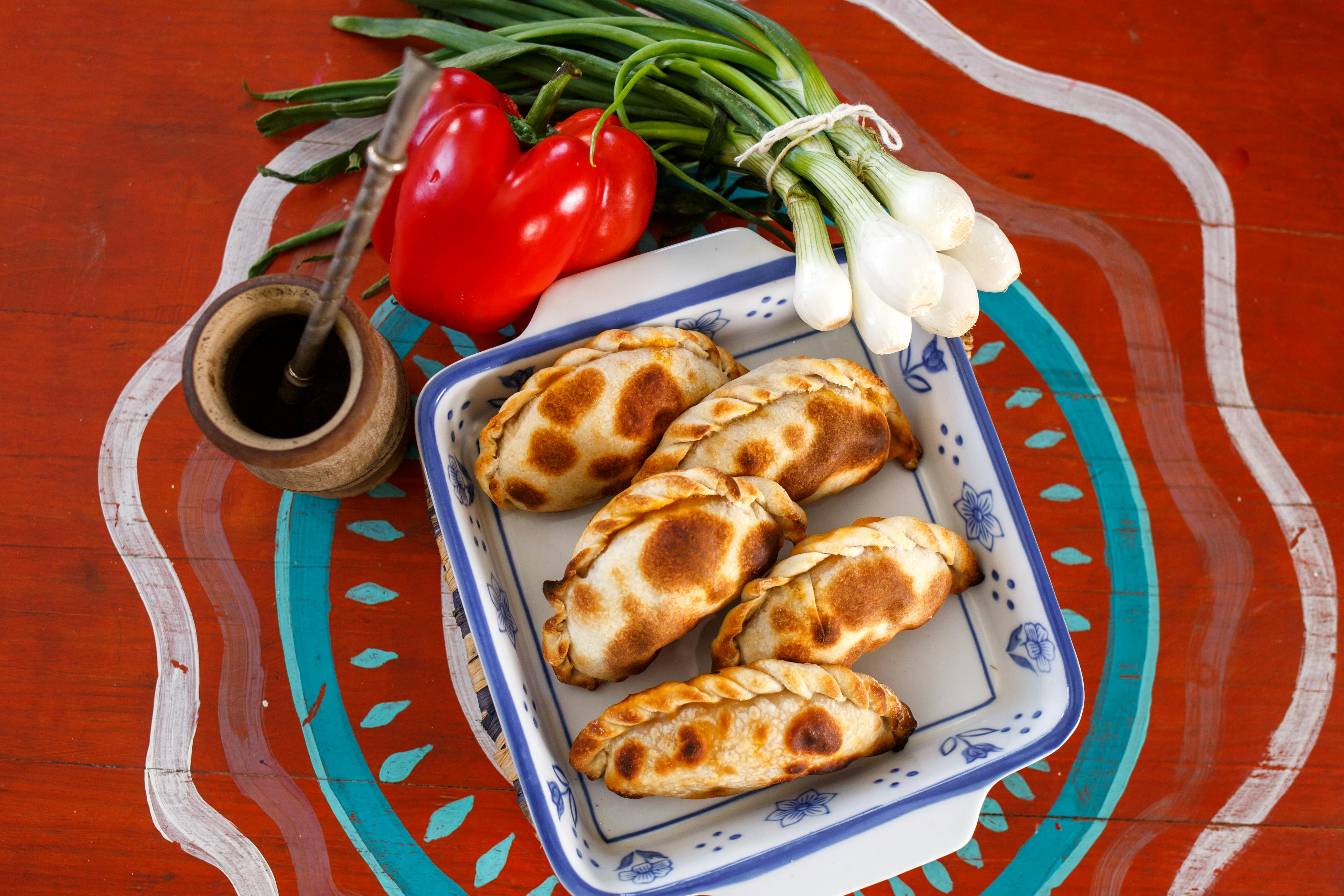 Schüssel mit Empanadas