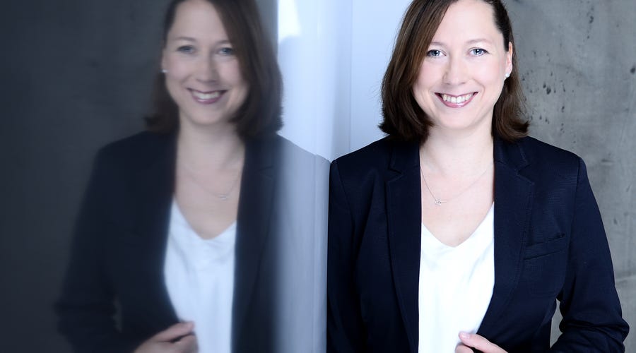 Julia Pakravan ist Direktorin für den Distrikt Ost und Co-Leiterin der Berlitz Digital School