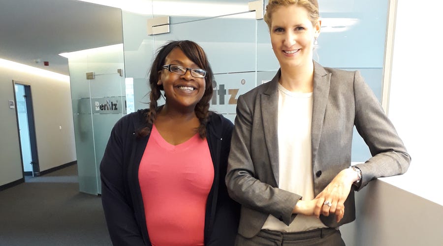 Kathrin Traphöner leitet das Berlitz Center in Köln und Sherri unterricht hier Kinder