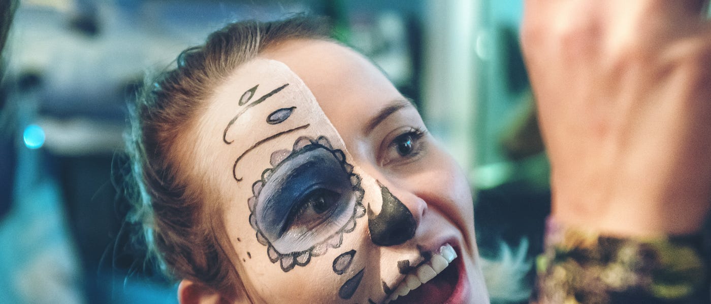 Indonesien Volk Der Toraja Exhumiert Tote Verwandte Und Fuhrt