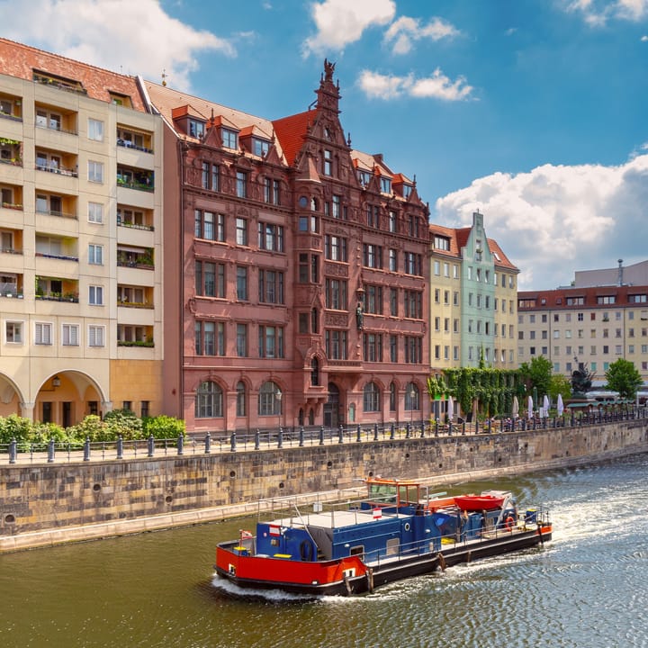 Berlin_shutterstock_2472400635