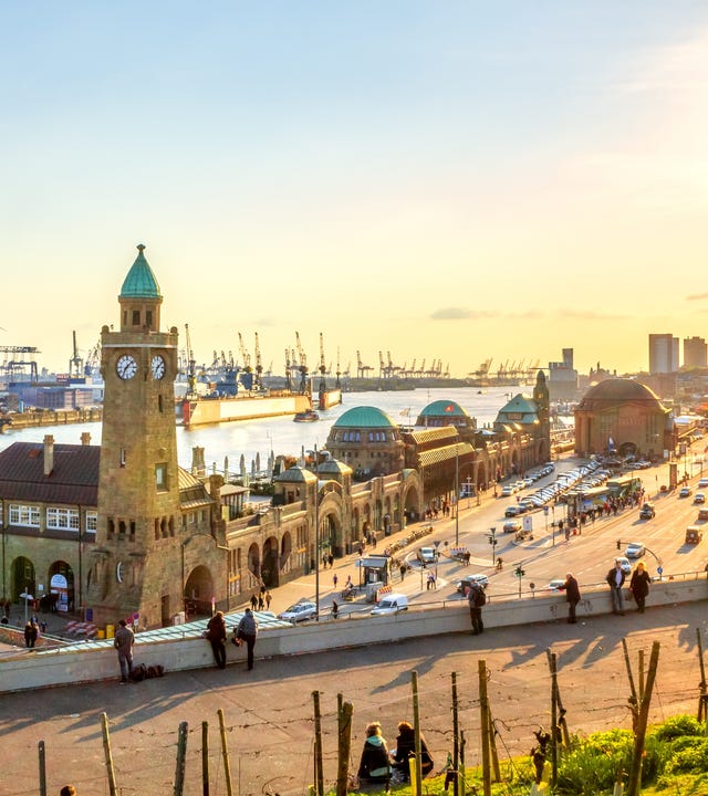Hamburg_shutterstock_2468848585