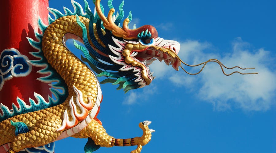 Eine Figur in Form eines chinesischen Drachens.