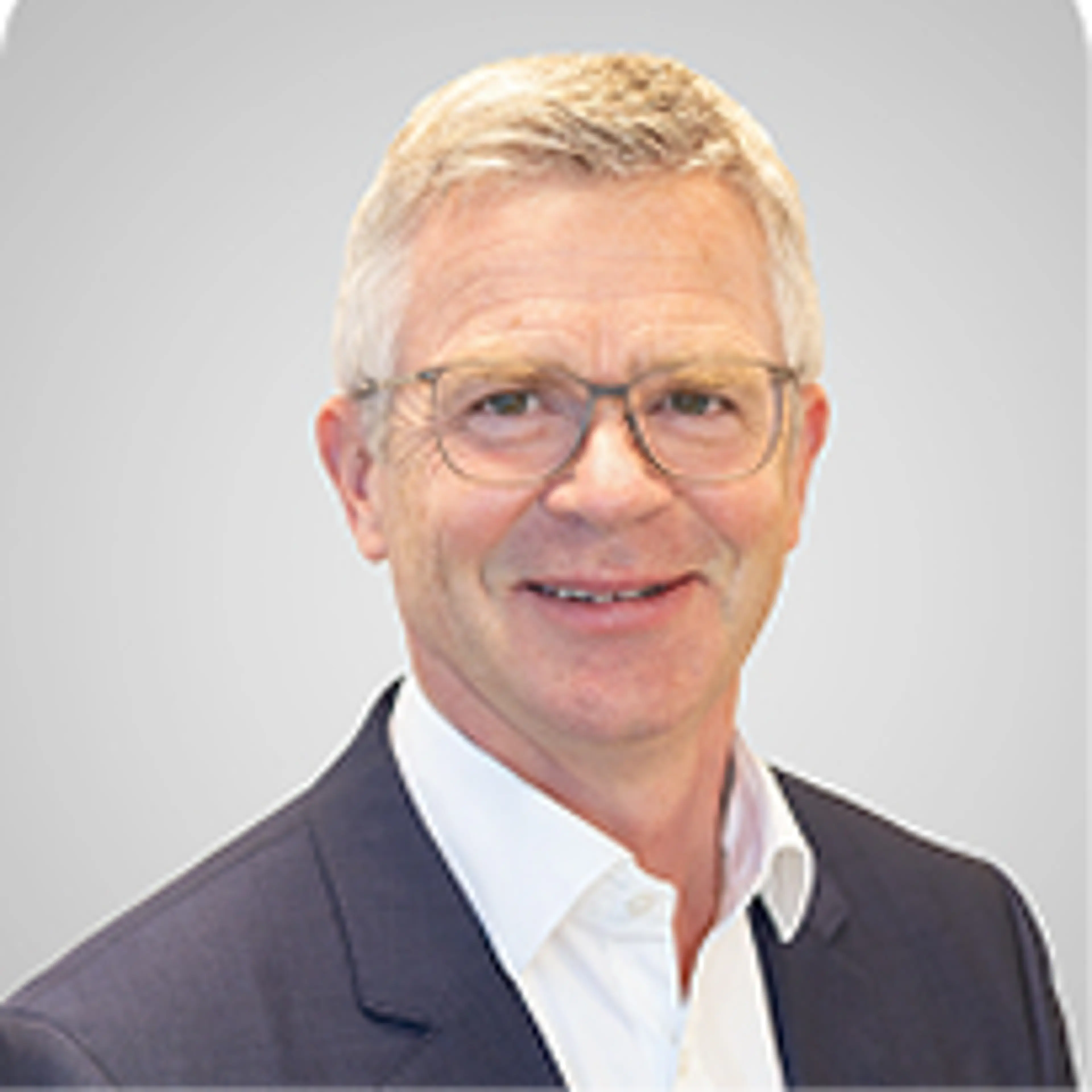 Martin Bennett.png