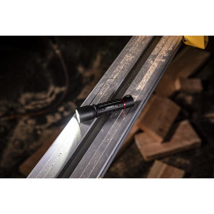 XP9R RECHARGEABLE FLASHLIGHT