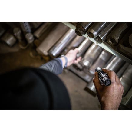 XP9R RECHARGEABLE FLASHLIGHT