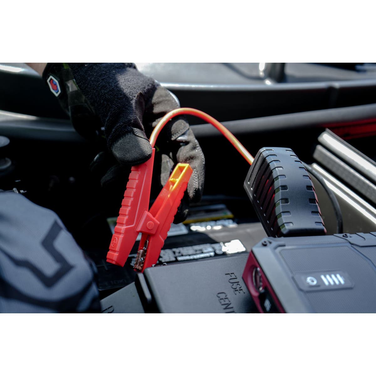 3,000 AMP PORTABLE POWER SOURCE WITH JUMP START FUNCTION VERSAPRO3