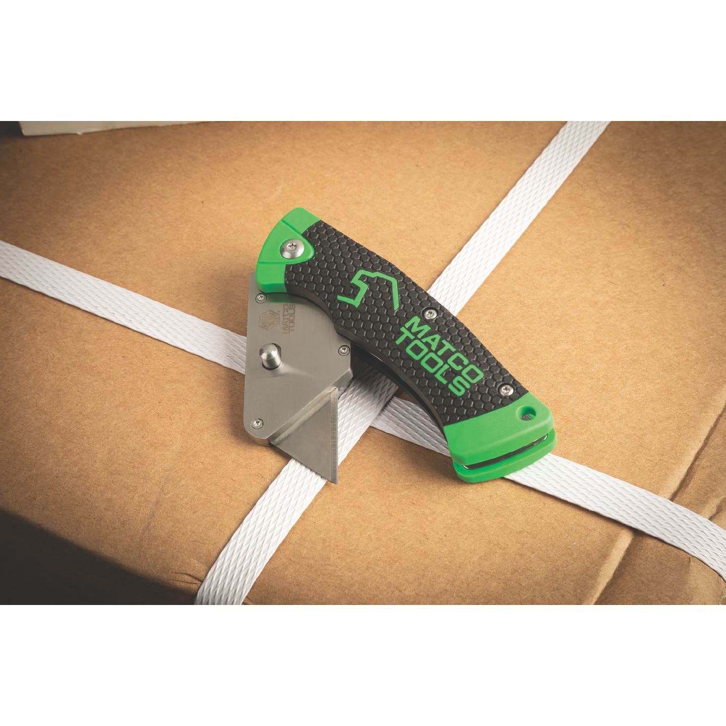 FOLDING UTILITY KNIFE - GREEN