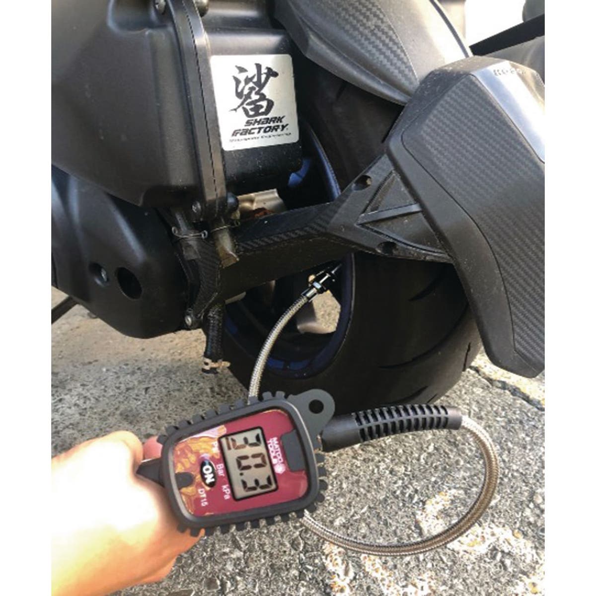 DIGITAL TIRE INFLATOR GAUGE DT15 Matco Tools