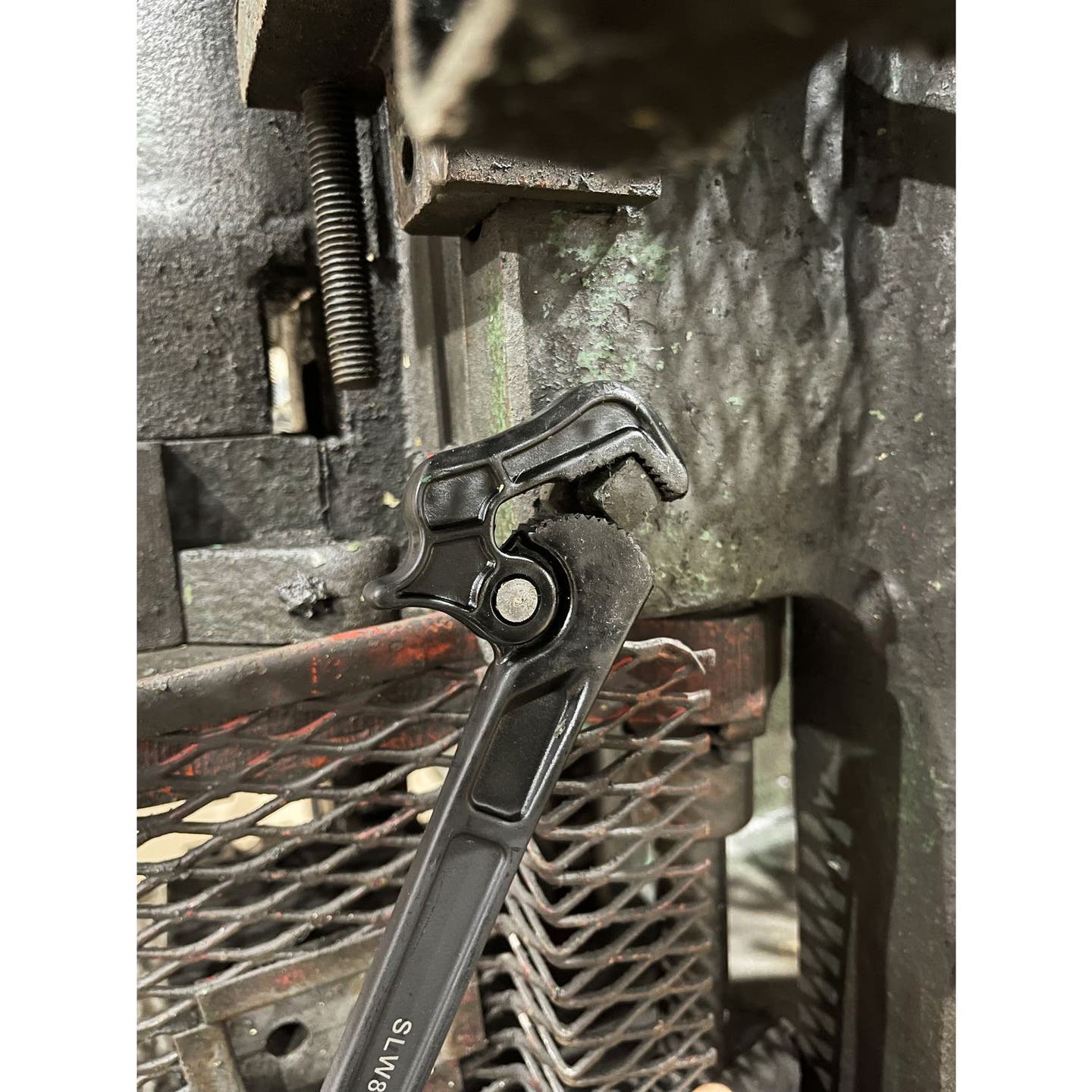 2 PIECE SPRING LOADED HEAVY-DUTY WRENCH SET