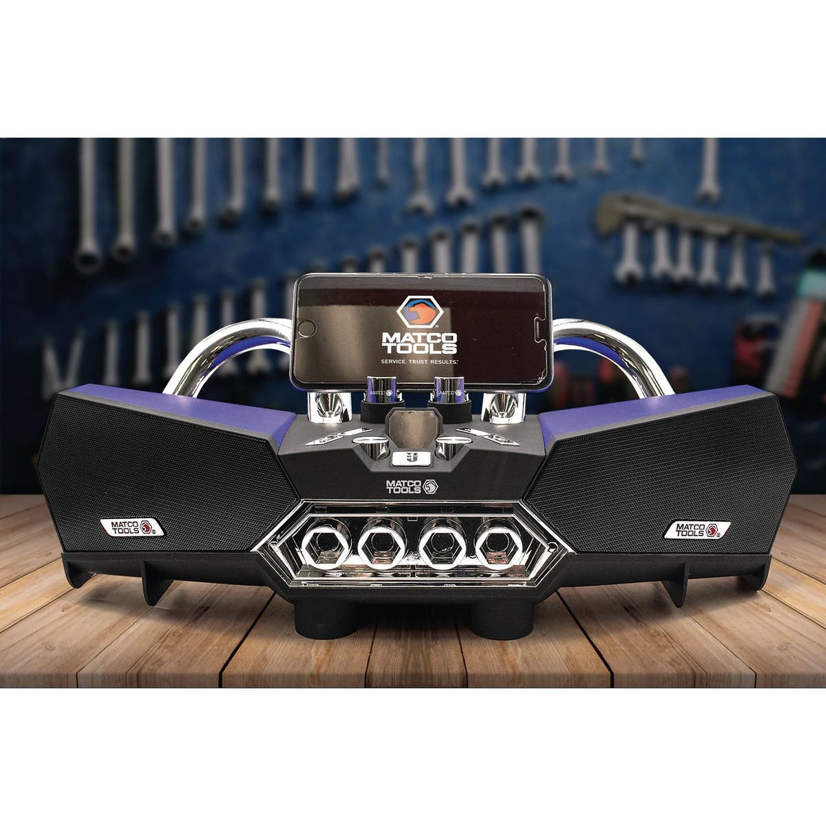 WIRELESS BLUETOOTH SPEAKER SYSTEM WITH AUTOMOTIVEINSPIRED DESIGN