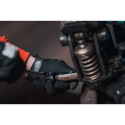 3/8" DRIVE 12-1/2" EIGHTY8 TOOTH BLACK CHROME LOCKING FLEX RATCHET WITH ERGO HANDLE - RED