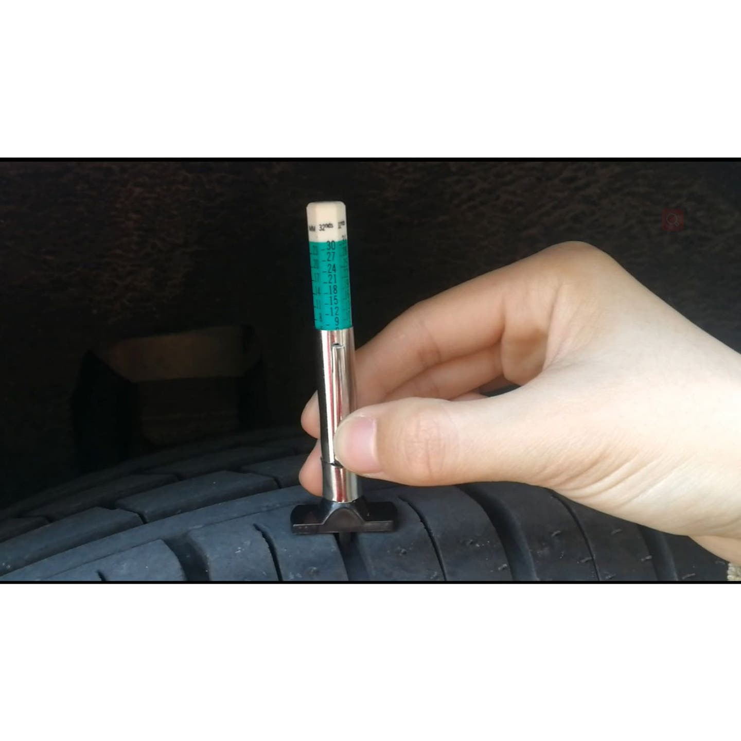 TIRE TREAD DEPTH GAUGE