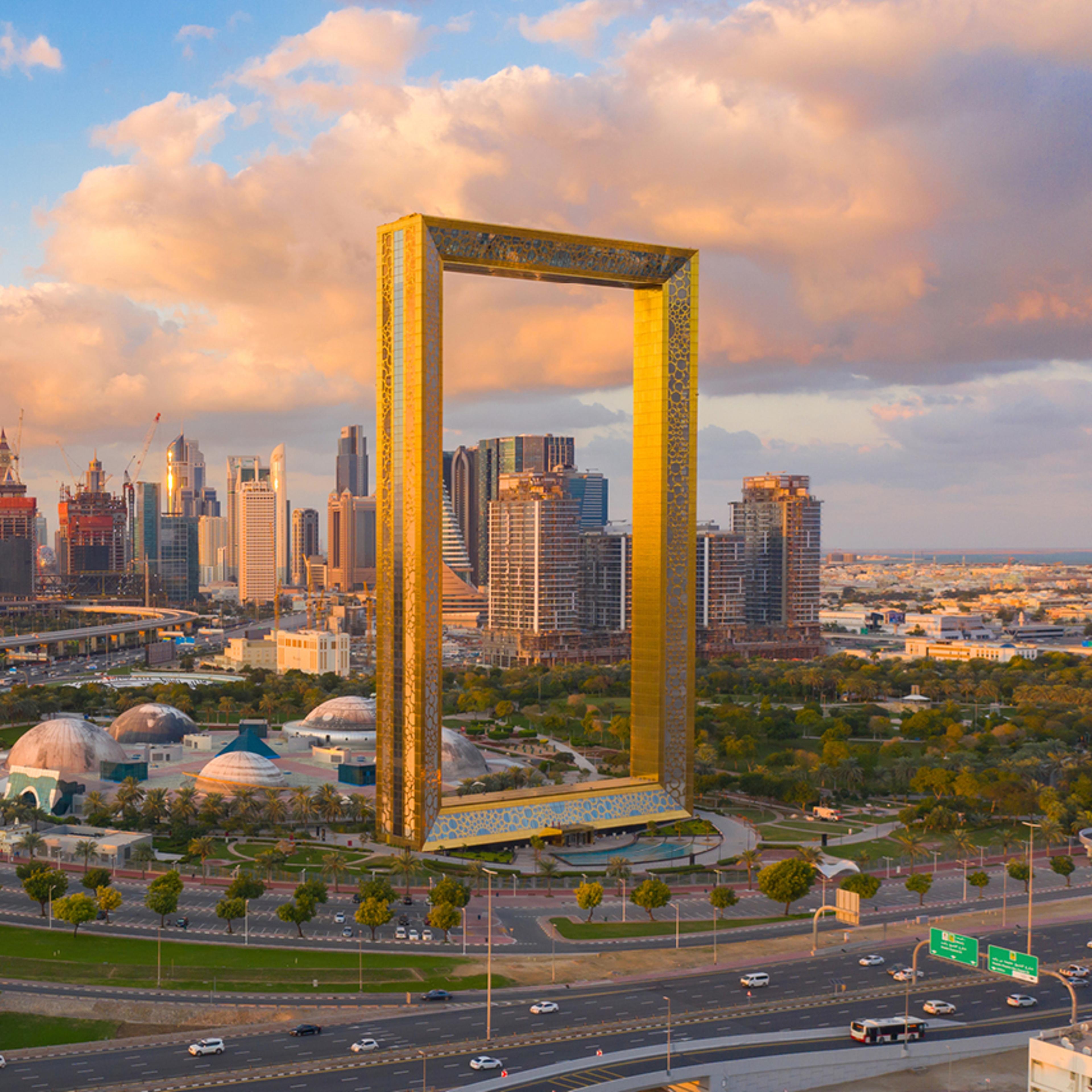 Dubai, Square Building