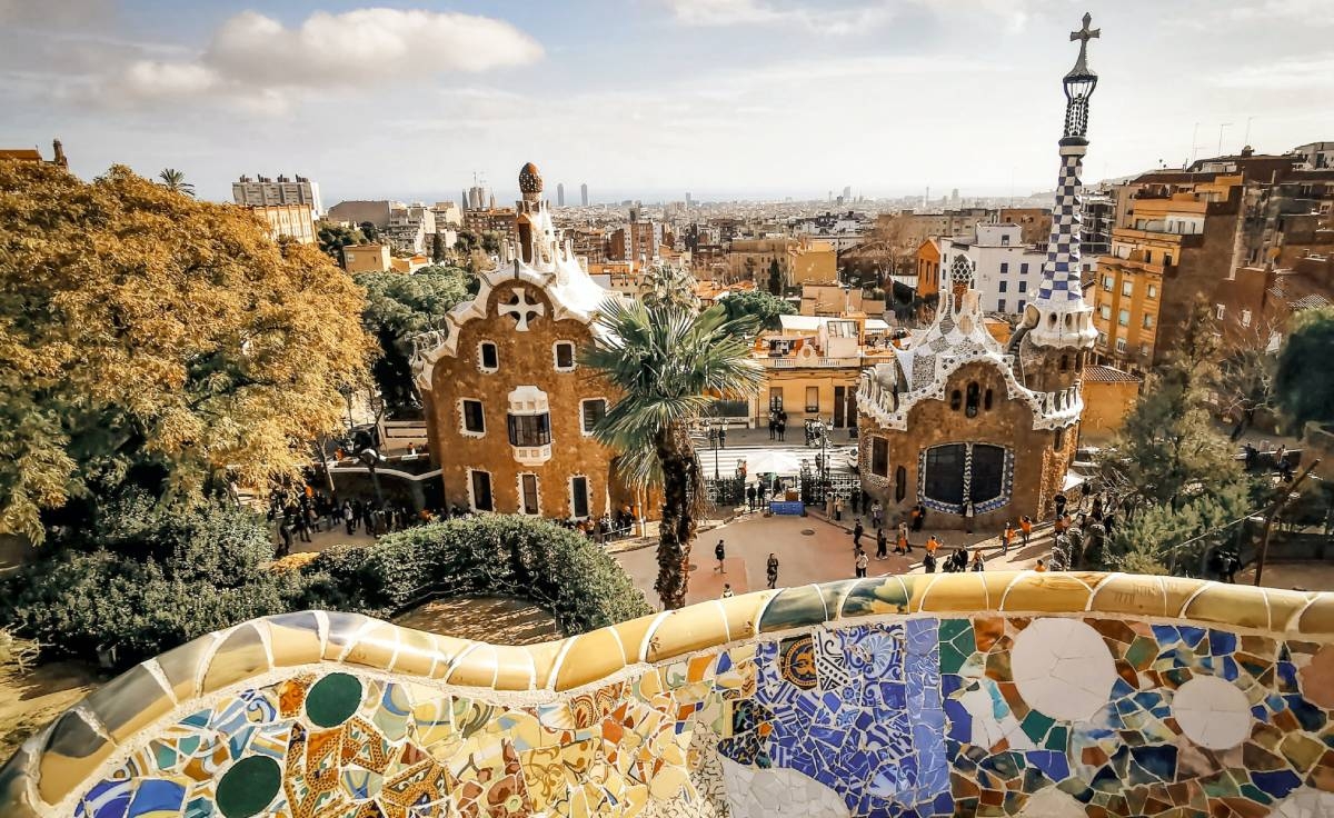 Antoni Gaudí’s distinctive modern art and architecture can be seen at the Sagrada Família Basilica and in the colorful outdoor mosaics of Park Güell.