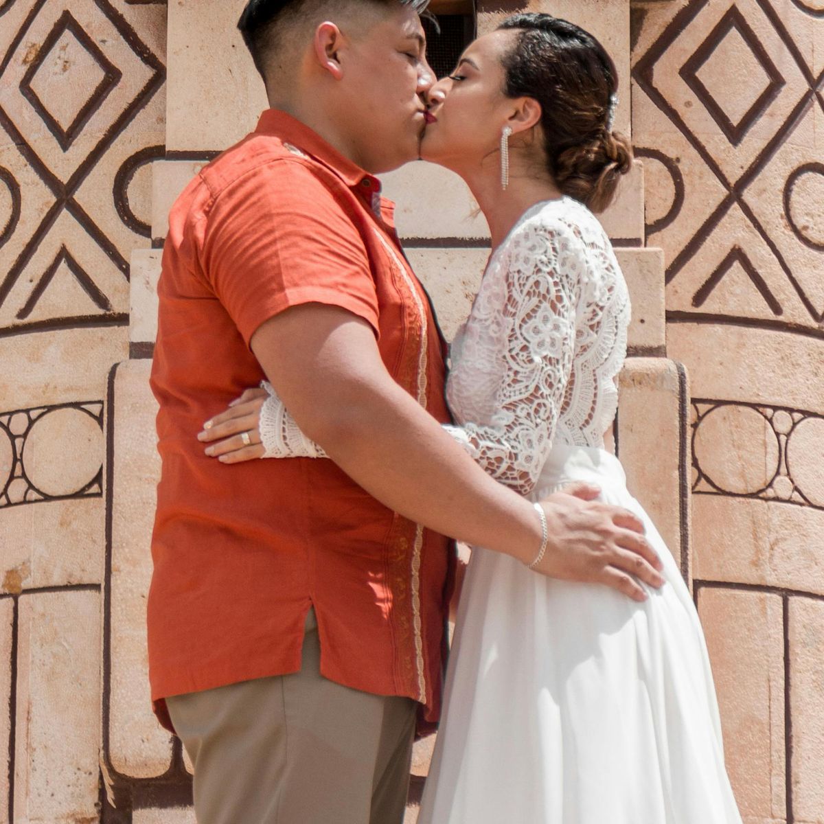 20 Mexican wedding traditions, customs & rituals: A festive guide