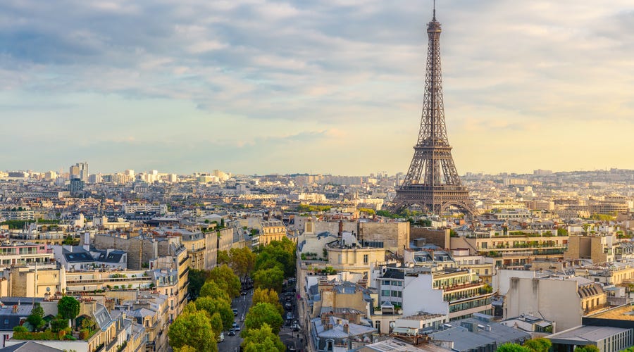Top 10 French Radio Stations to Boost Your French Fluency