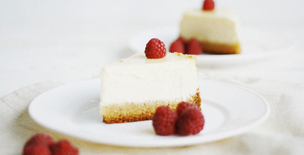 Order cheesecake and desserts in English.