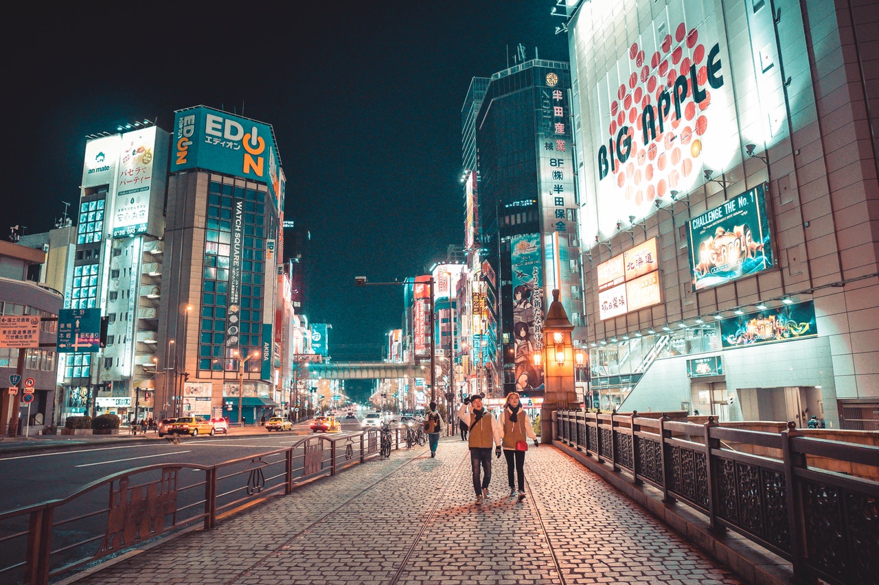 Two people travelling to learn a new language and understand the neuroscience of language learning.