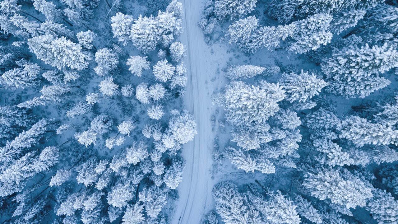 Winter is one of the seasons in German.