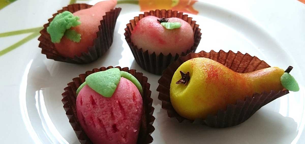 Marzipan in the shape of fruit.