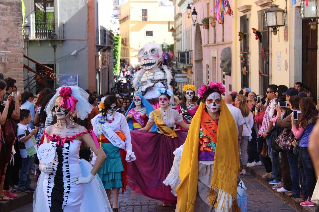 Attend the Día de Muertos festival and learn the months of the year in Spanish.