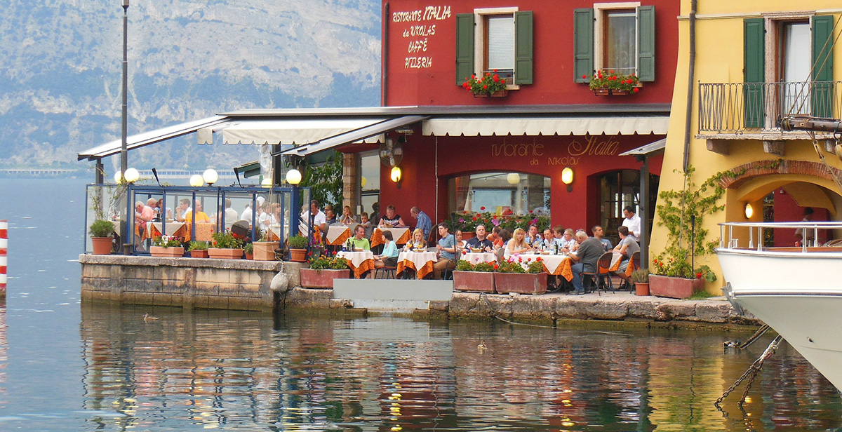Order food in Italian from an Iatlian beach restaurant serving fish straight off the boat.