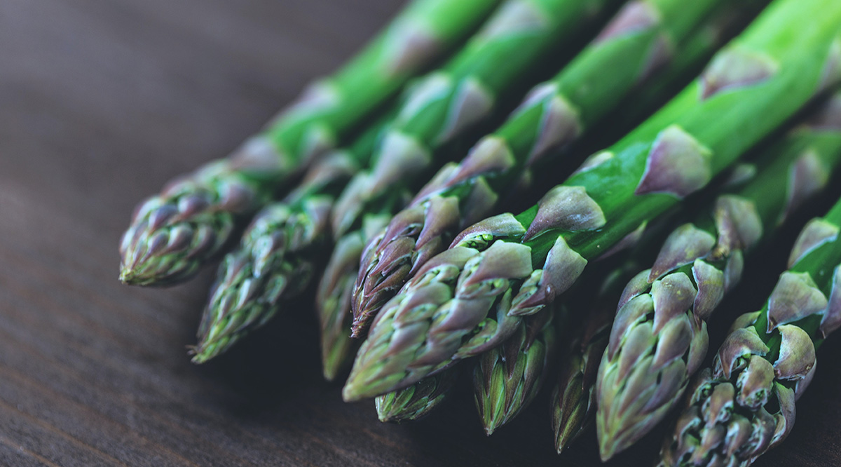 Asparagus and stems in French.