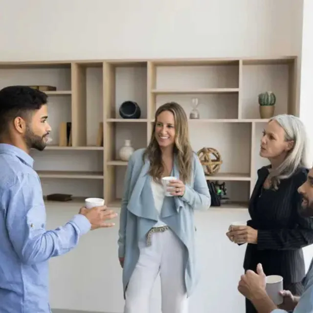 Two adults talking over coffee while practicing Mandarin conversation with Berlitz.