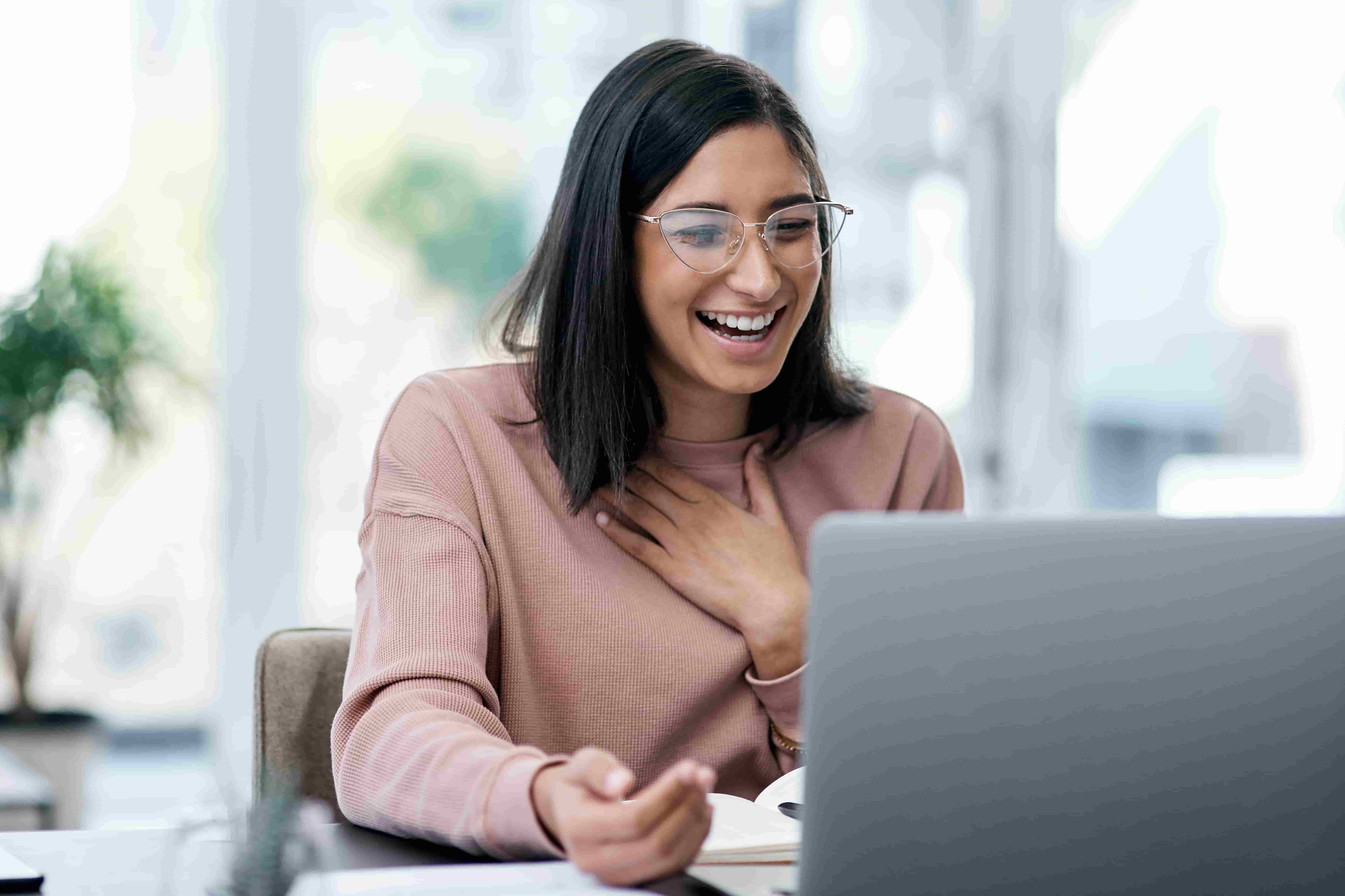 Smiling woman teaching through a video call, representing Berlitz opportunities for professionals seeking to teach English online jobs from anywhere.