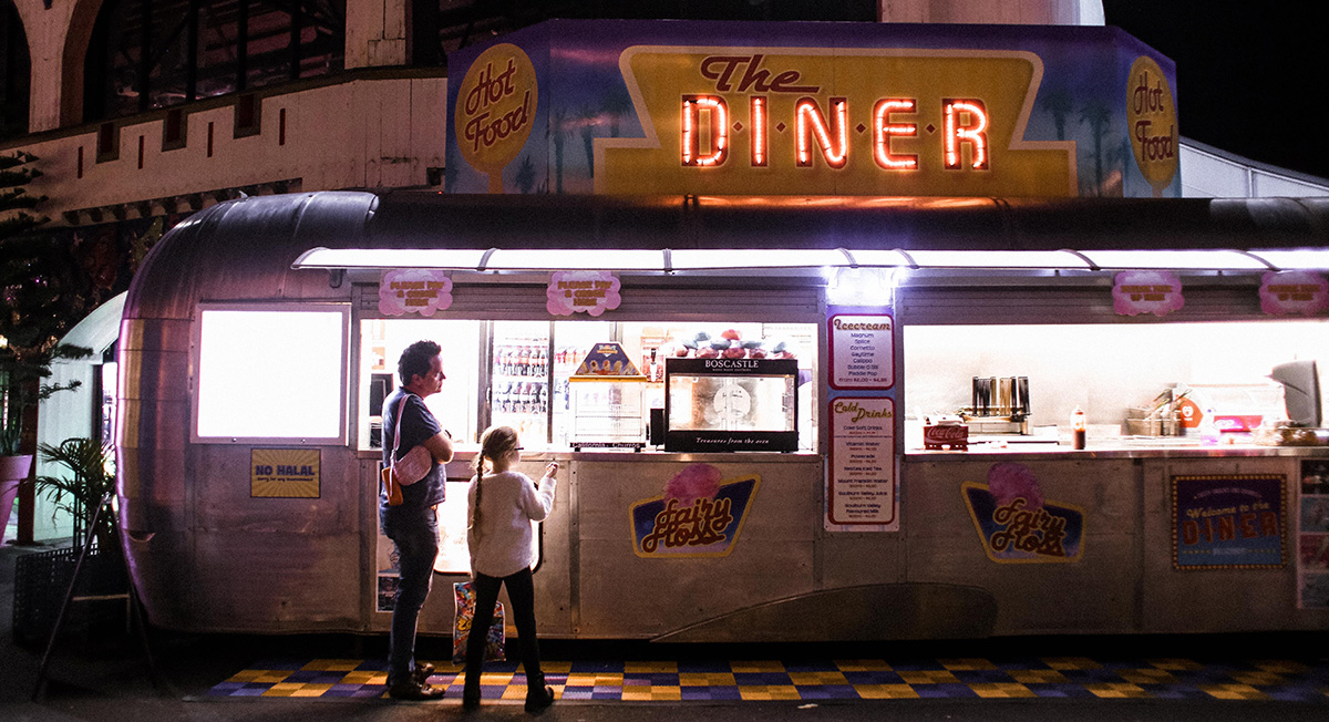 An American diner is a popular place to order food in English.