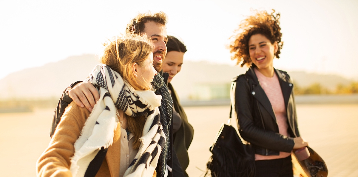 Friends greet each other with good morning in German slang.