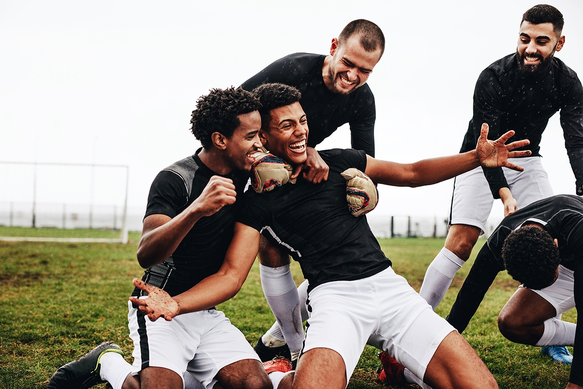 Watching a soccer match is a great way to learn the days of the week in Portuguese.