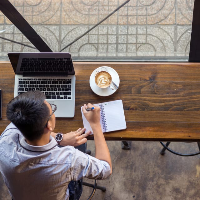 Learner studying a new language online