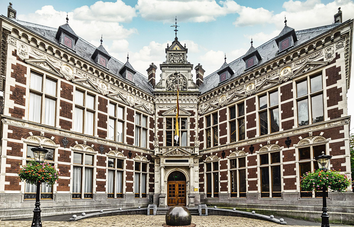 uUtrecht university has one of the best comparative literature programs.