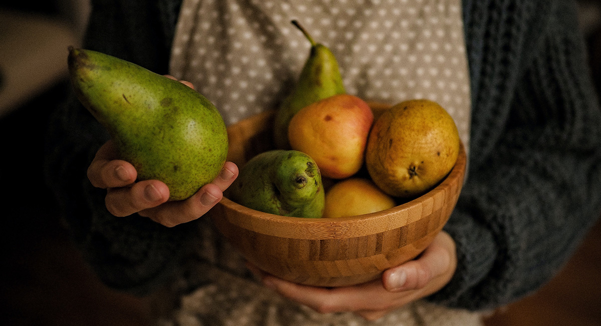Pears and pome fruits in English.