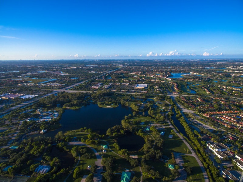 Aerial view of Pembroke Pines, Florida, highlighting the area where Berlitz offers kids and teens language programs in a vibrant, community-centered environment.