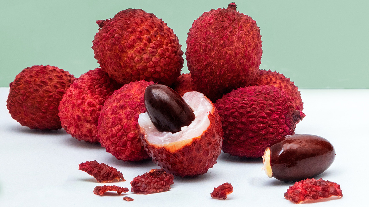 Lychee and tropical fruits in German.