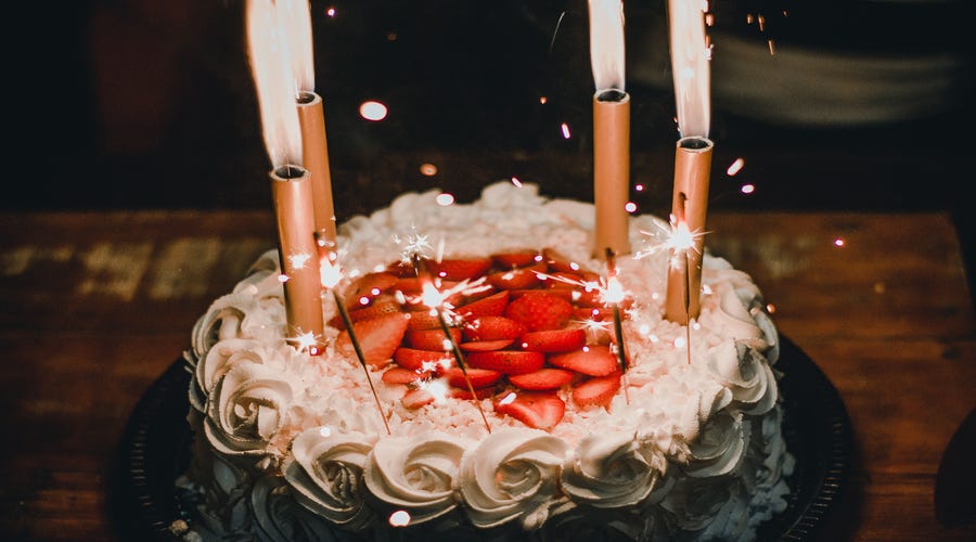 27 formas de desearle a alguien feliz cumpleaños en italiano