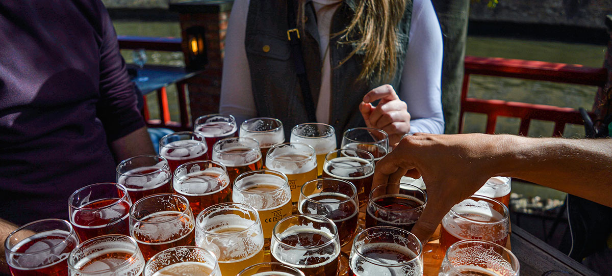 Try a beer tasting paddle to sample beer in Spanish.