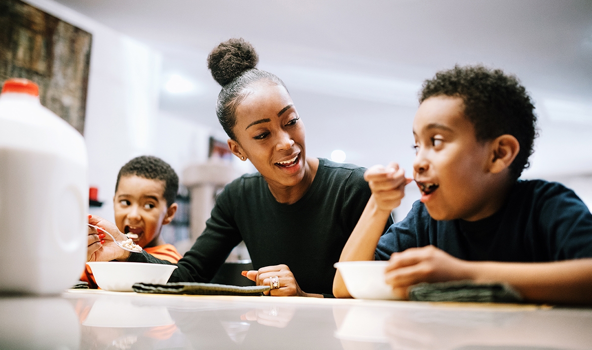 Mother makes learning the body parts in French fun for her boys.