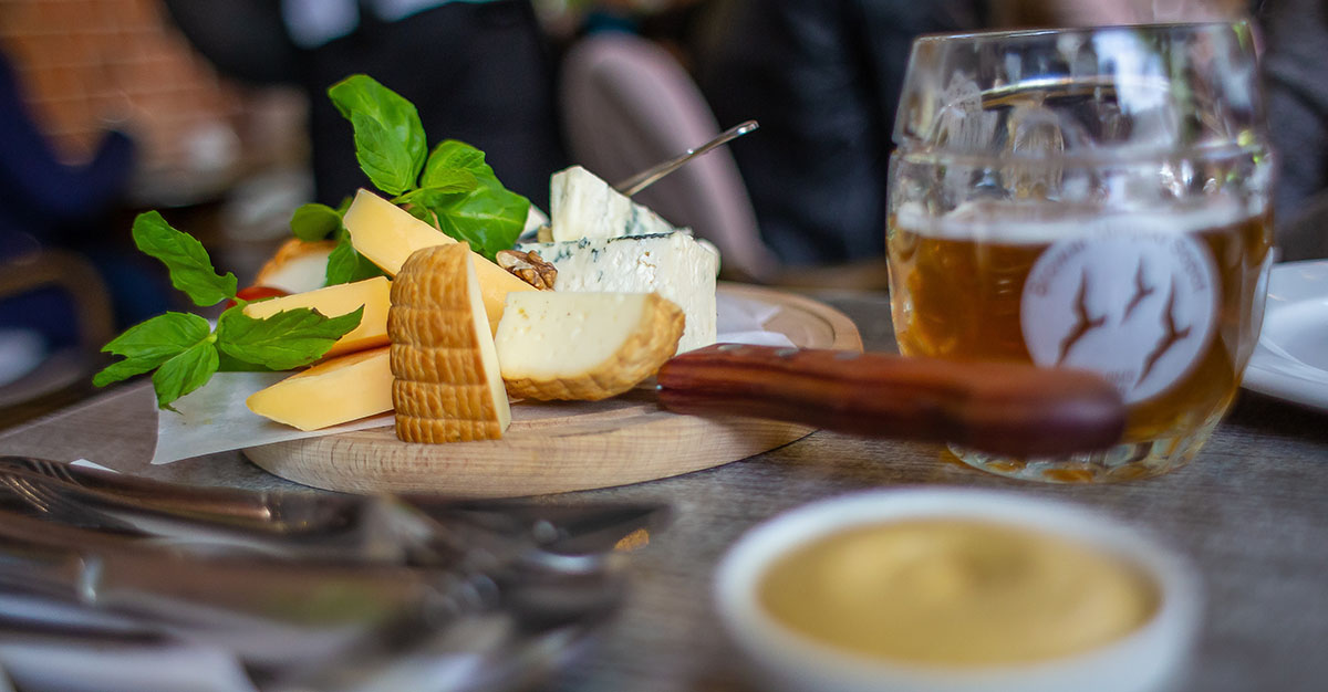 Pairing cheese with beer in French.