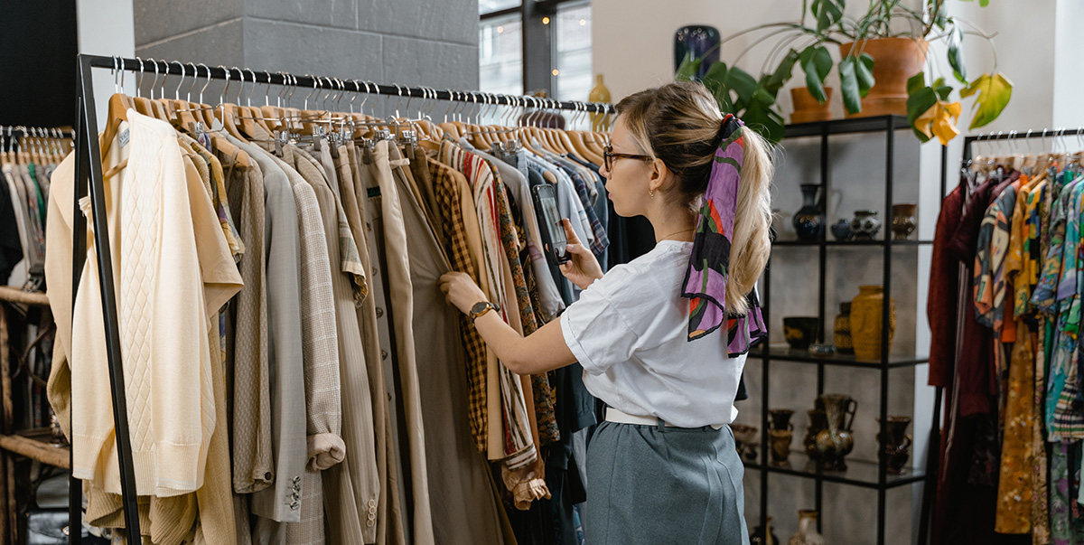 Woman shopping for clothes in Italian.