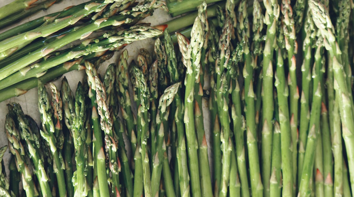 Asparagus, stems and shoots in German.