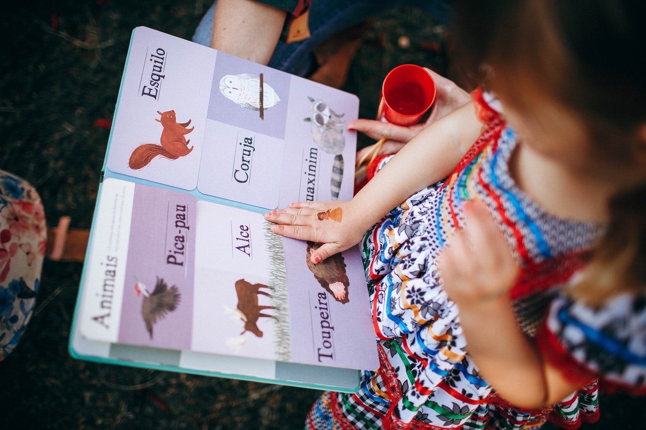 Young girl learning a new language helps cognitive neurolinguistics understand the neuroscience of language learning.